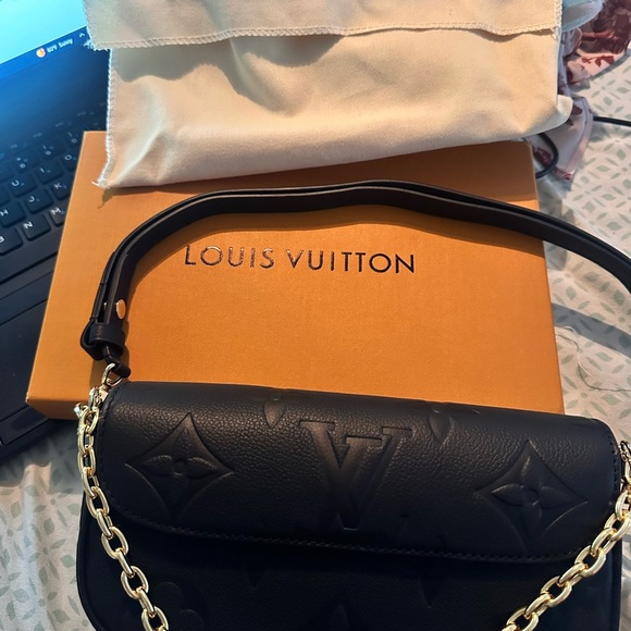 LV bag with Gold Chain
Wallet in chain Ivy monogram - Picture 4 of 6